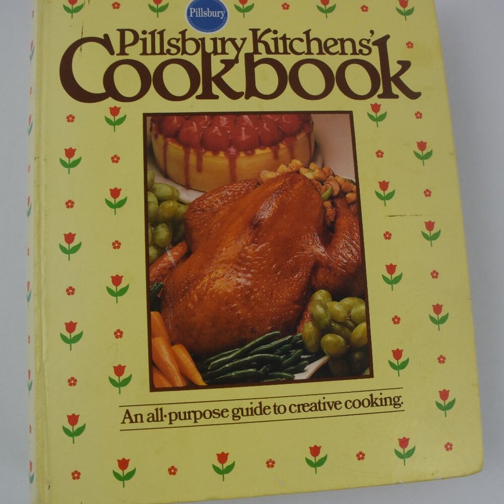 Pillsbury Kitchens" Family Cookbook 1979 (1982) 5-ring binder VGC